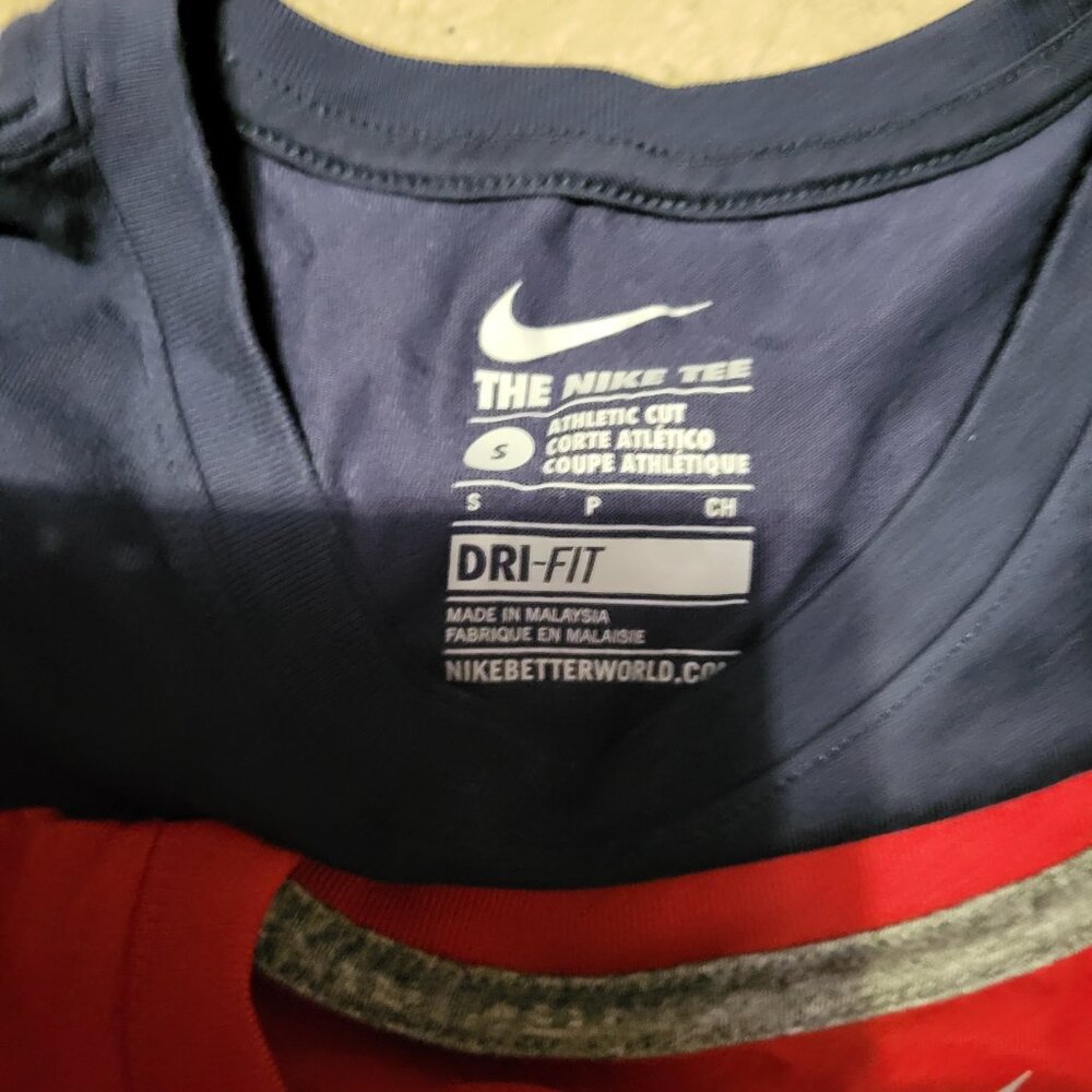 BUNDLE OF 2 WOMANS NIKE DRI FIT T SHIRTS SZ S - Picture 3 of 5